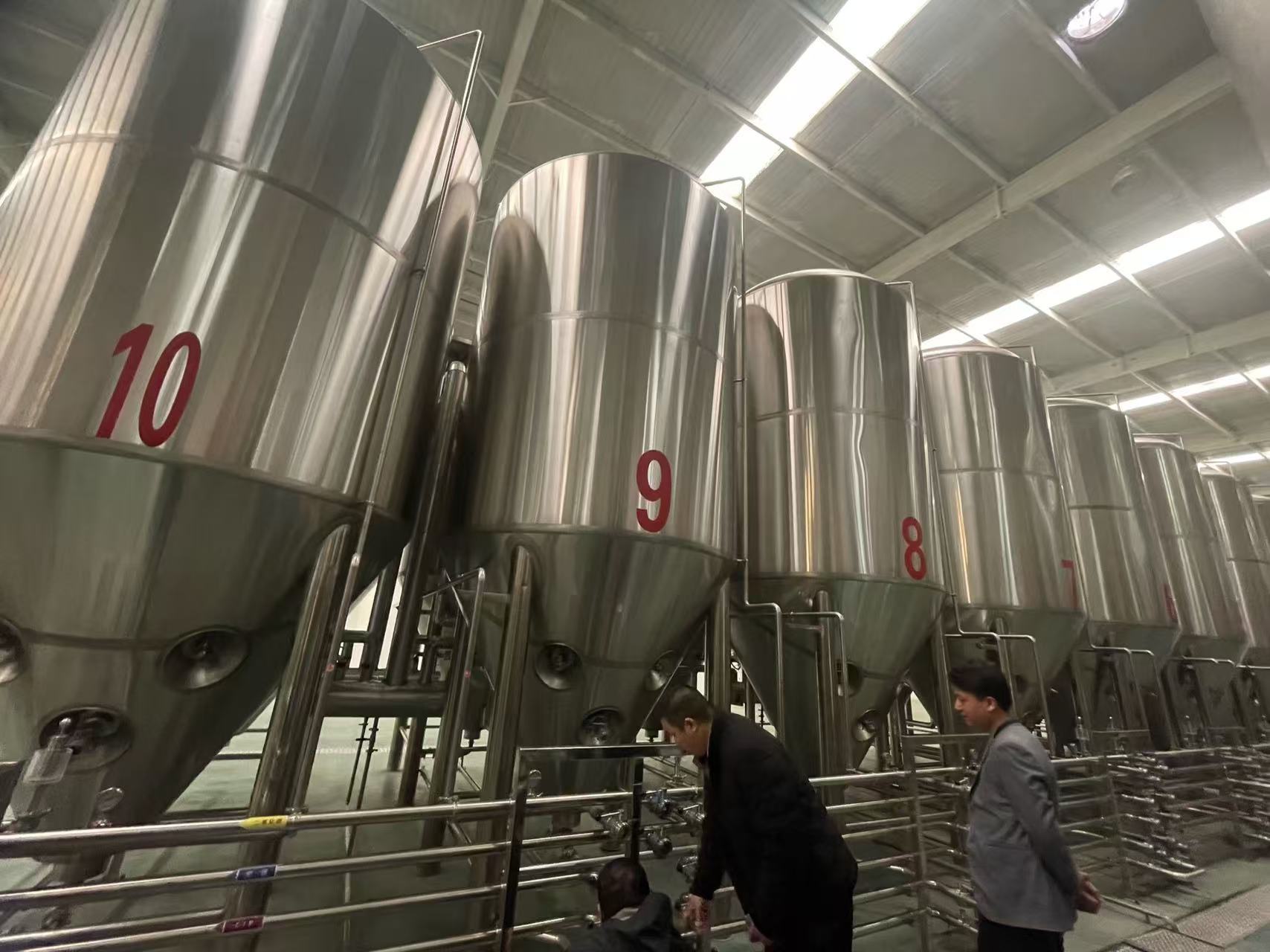 阳西精酿啤酒设备厂—平面布置、设备设计、制造、调试、培训等一条龙服务